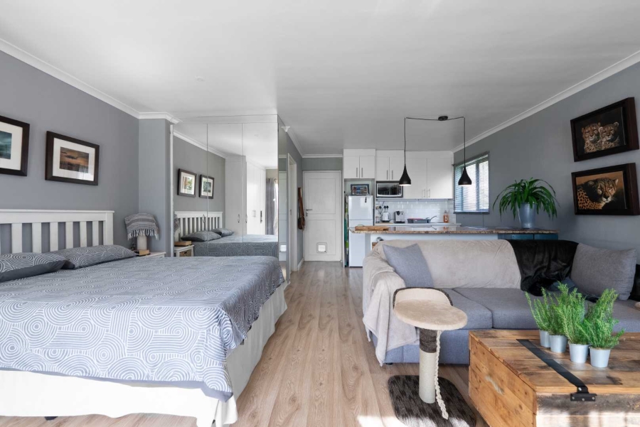 1 Bedroom Property for Sale in Vredehoek Western Cape